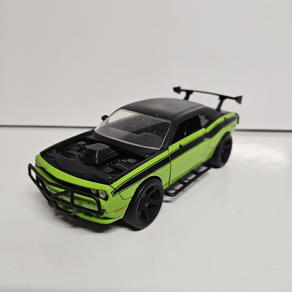 Jada Toys 1:24 Dodge Challenger #97131 – 8" Fast & Furious Diecast Green/Black